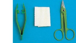 SET PER RIMOZIONE SUTURE CONFEZIONATO IN BLISTER RIGIDO, CONTENENTE FORBICE, PINZA E GARZA - Magnumfarma.it