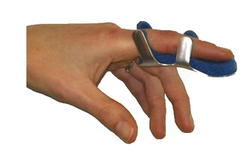 STECCA PER FRATTURA DITA A RANETTA FARMASPLINT MISURA MEDIA IN ALLUMINIO MODELLABILE CON IMBOTTITURA IN SPUGNA POLIURETANICA ANTIALLERGICA RADIOTRASPARENTE 8,5 CM 1 PEZZO - Magnumfarma.it